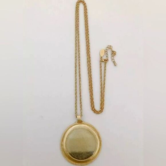 Chico's Jewelry - GOLDTONE CHICO'S ENAMEL PENDANT 37"-40" NECKLACE NWOT
